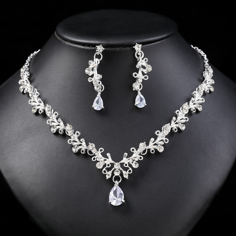 

3pcs Necklace Earring Set Women Clip Zircon Series Diamond Crystal Collarbone Chain Evening Dress Accessories