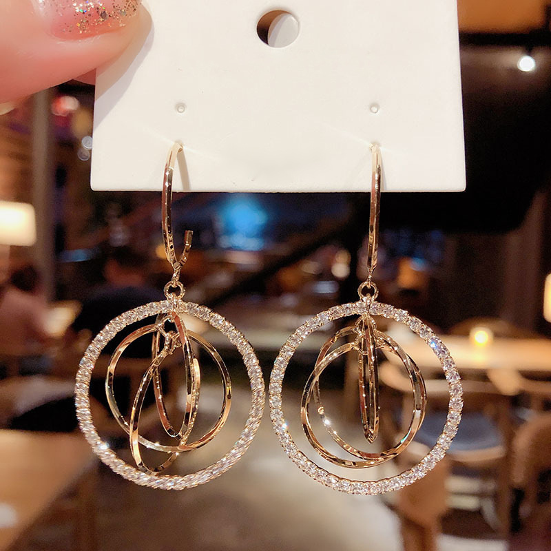 

2 Pieces Of Ladies' Temperament High-end And Atmospheric Geometric Circle Earrings Fashionable And Exaggerated Earrings