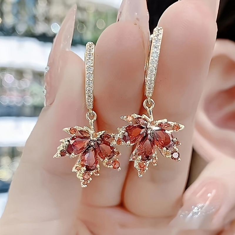 

2pcs Fashion Creative Maple Leaf Sparkling Inlaid Pendant Earrings Elegant And Thanksgiving Earrings