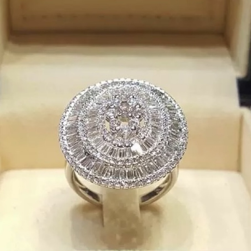 

A Luxurious And Stylish For Women, Featuring A New Round Design Artificial Zirconia Gemstones, As A Holiday For Female Friends.
