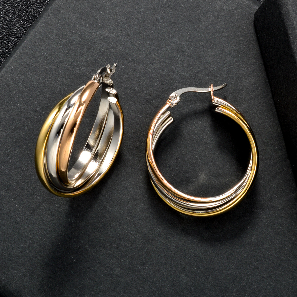 

Zeadear's Minimalist Triple-color Hoop Earrings: Overlapping Circles In Stainless Steel, Suitable For Daily Wear And Gift-giving