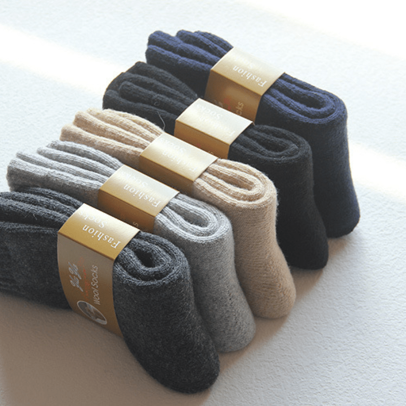 

3-pack Thick Wool Socks, Unisex Extra Warmth Insulated Crew Socks With Polyester, Spandex, And Wool Blend, Solid Color, Hand Wash Recommended