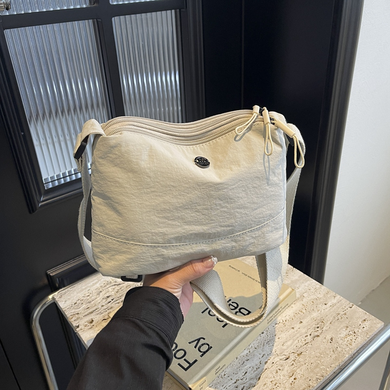 

Sac Bandoulière Chic en Toile pour Femme - Étanche, Design Multicouche avec Fermeture Éclair, Sac à Épaule Décontracté en Crème, 2024, Portable, Tendance