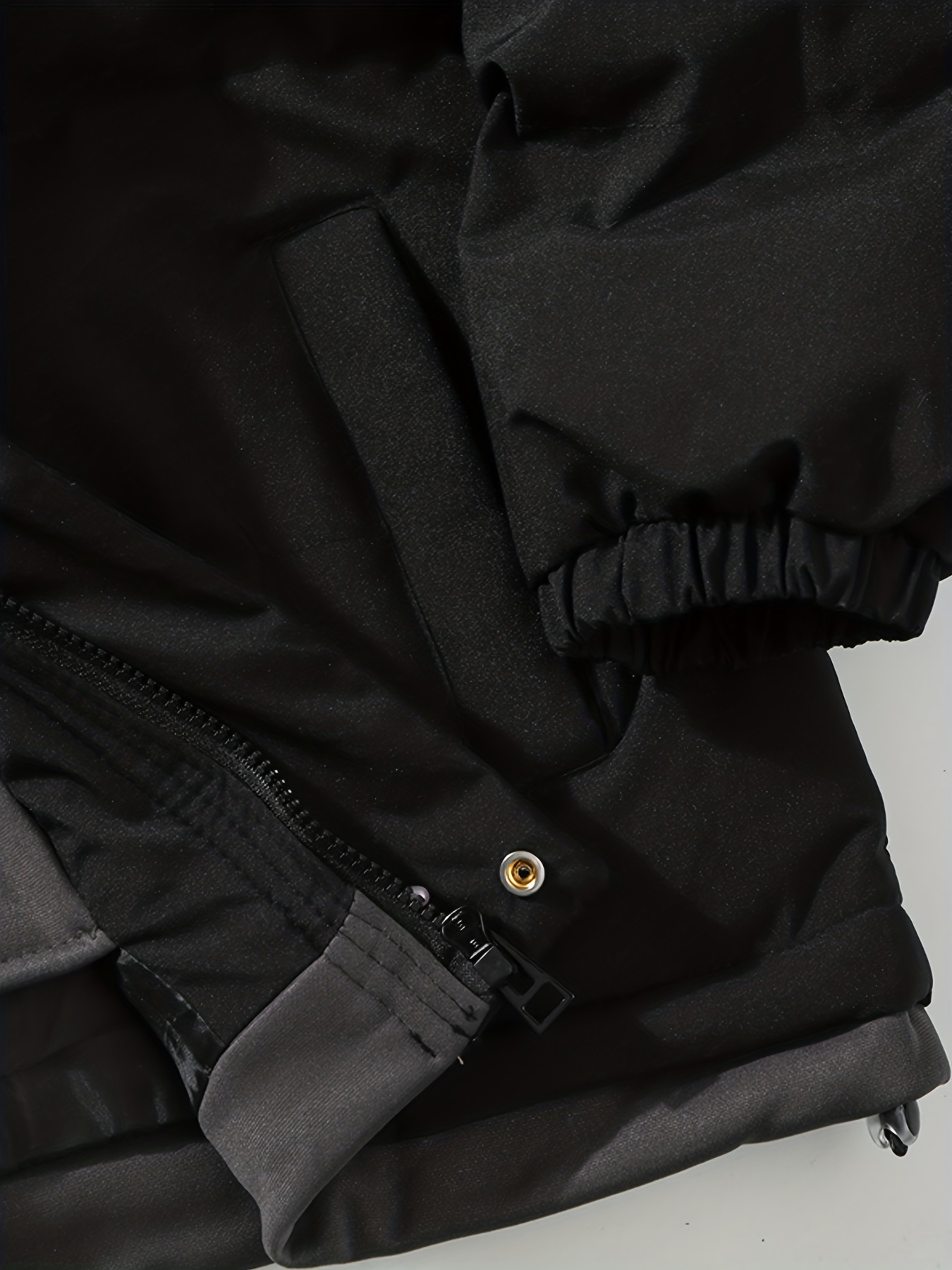 Veste d'hiver à capuche noire élégante pour homme - Chaude, isolée et épaisse pour les temps froids, à porter décontractée avec des poches, design zippé, parfaite pour les activités de plein air, vestes d'hiver pour homme