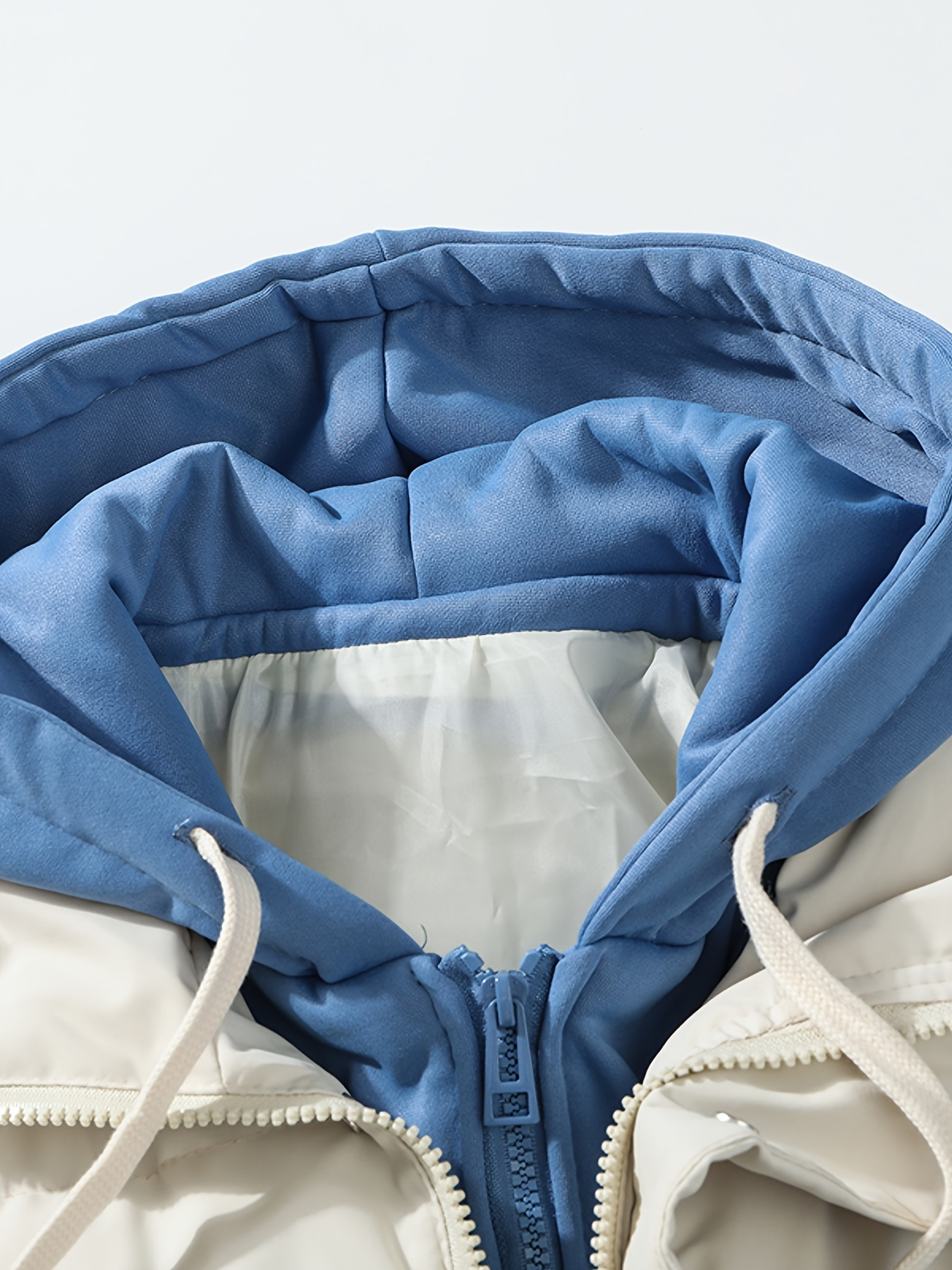 Veste d'hiver à capuche noire élégante pour homme - Chaude, isolée et épaisse pour les temps froids, à porter décontractée avec des poches, design zippé, parfaite pour les activités de plein air, vestes d'hiver pour homme