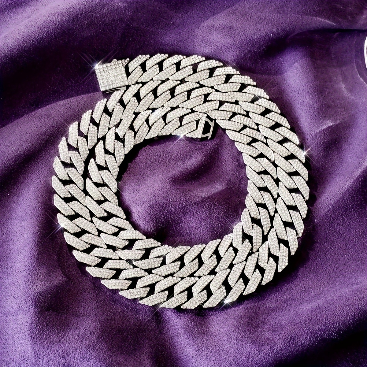 

1pc Necklace Necklace Box