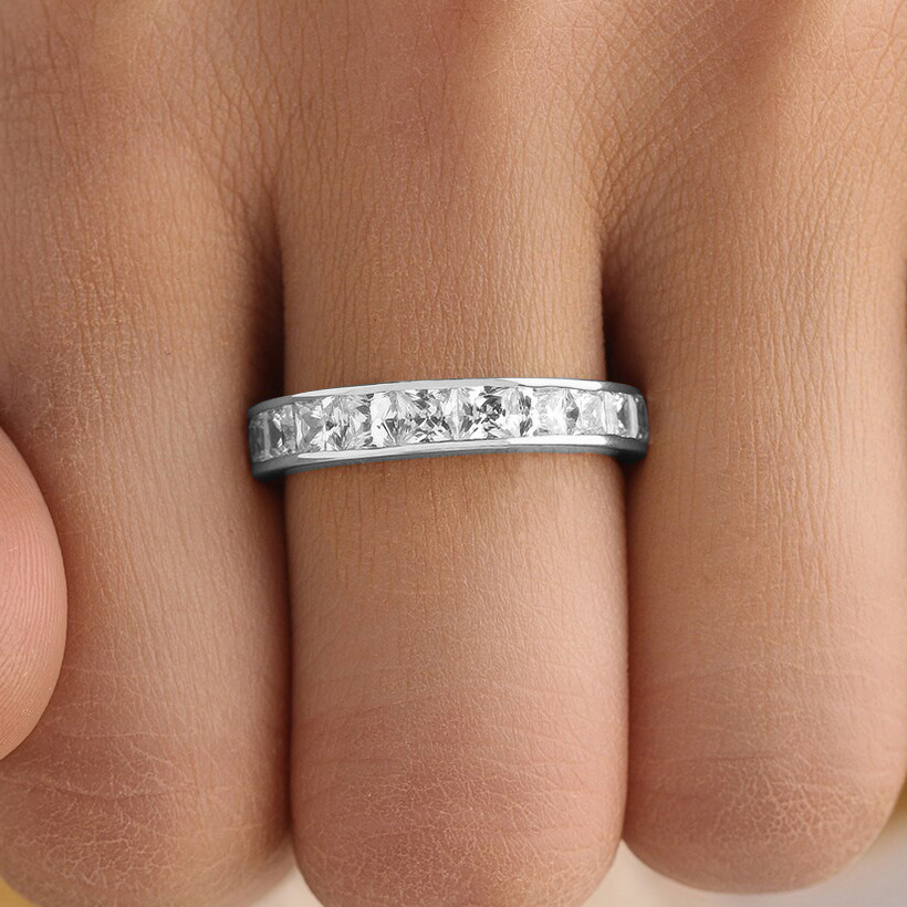 

Bague en Acier Inoxydable avec Carrée Incrustée de 2mm, Bague de Fiançailles et de Mariage, Cadeau de Saint-Valentin