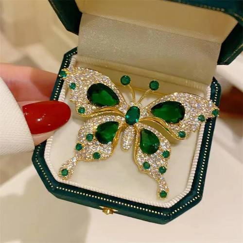 a stylish and elegant vintage green brooch a luxurious alloy brooch accessory for for festive parties everyday wear and an gift for