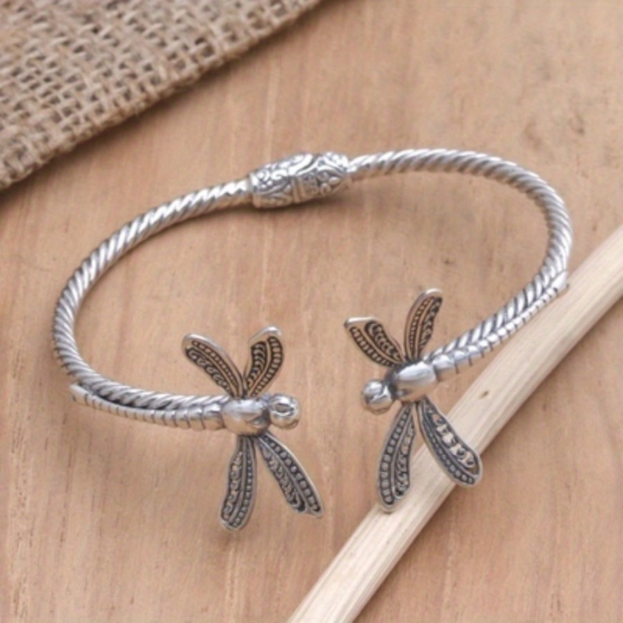 

1pc Vintage Dragonfly Cuff For Women, Zinc Alloy Fashion Creative Insect Design – Ideal Jewelry Gift For Lover And Friends, Bohemia Style, Suitable For Age 15+