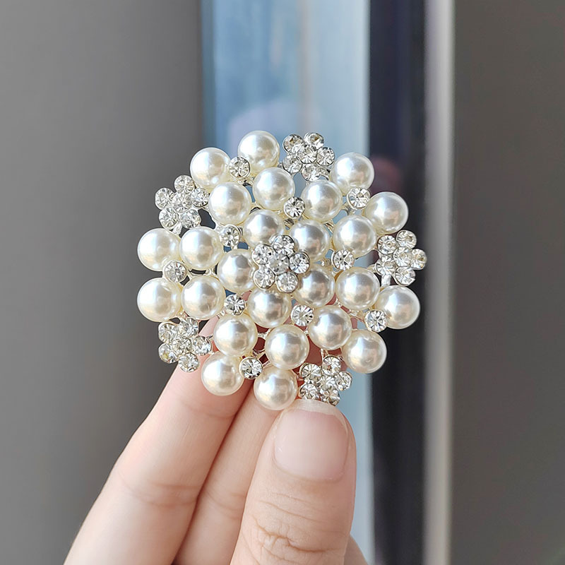 

Elegant Rhinestone Flower Brooch Pin - Novelty Fashion Accessory For Women And Men, Classic Pearl And Crystal Floral Badge For Coats And Clothing