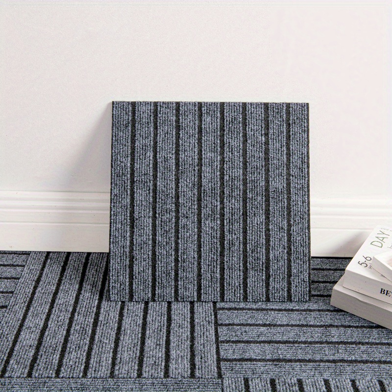 E-shop 24 Stück selbstklebende Bodenmatten, quadratische Matten 30x30 cm, abnehmbare Aufkleber, gestreifte Matte, zuschneidbar wiederverwendbar,