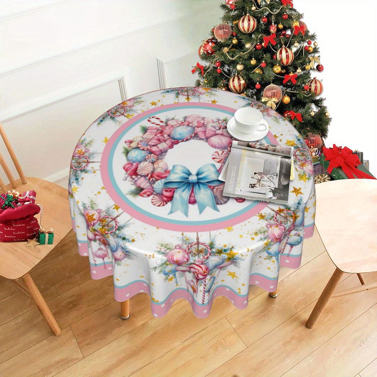 

Nappe Ronde à Pois Roses et Étoiles pour la Joie de Noël - Résistante aux Taches, Lavable en Microfibre pour Fêtes de Noël & Décoration de la Maison