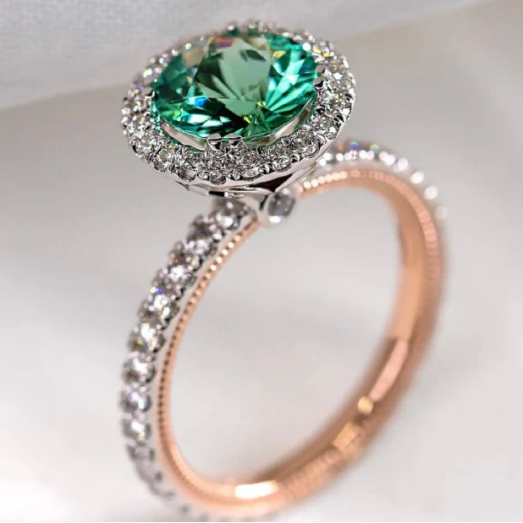 

Fashionable And Zircon Women's Ring With Alloy Inlaid With Emerald Green Ring