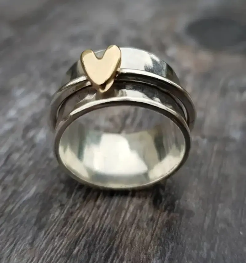 european and american simple and fashionable two tone peach heart rotatable womens wide ring perfect gift for parties birthdays christmas valentines day and anniversaries Product details 0