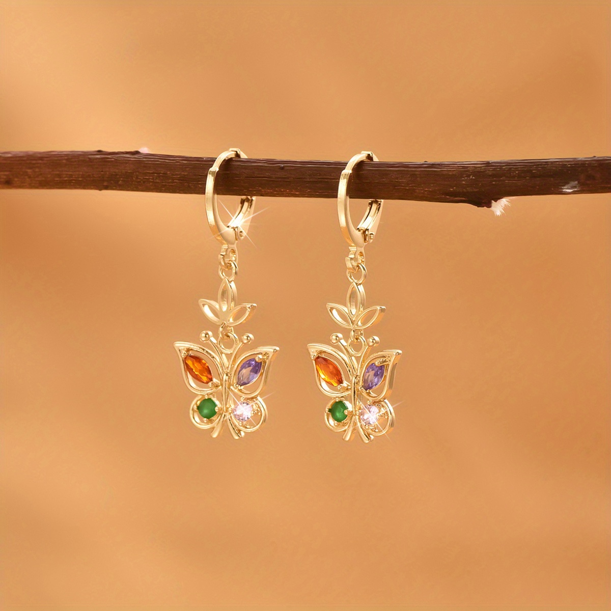 

1 New Creative, Elegant And Exquisite Butterfly Shaped Fashionable Earrings For Women, Set With Artificial Gemstones For Fashionable Women's Jewelry, A Holiday Gift For Female Friends