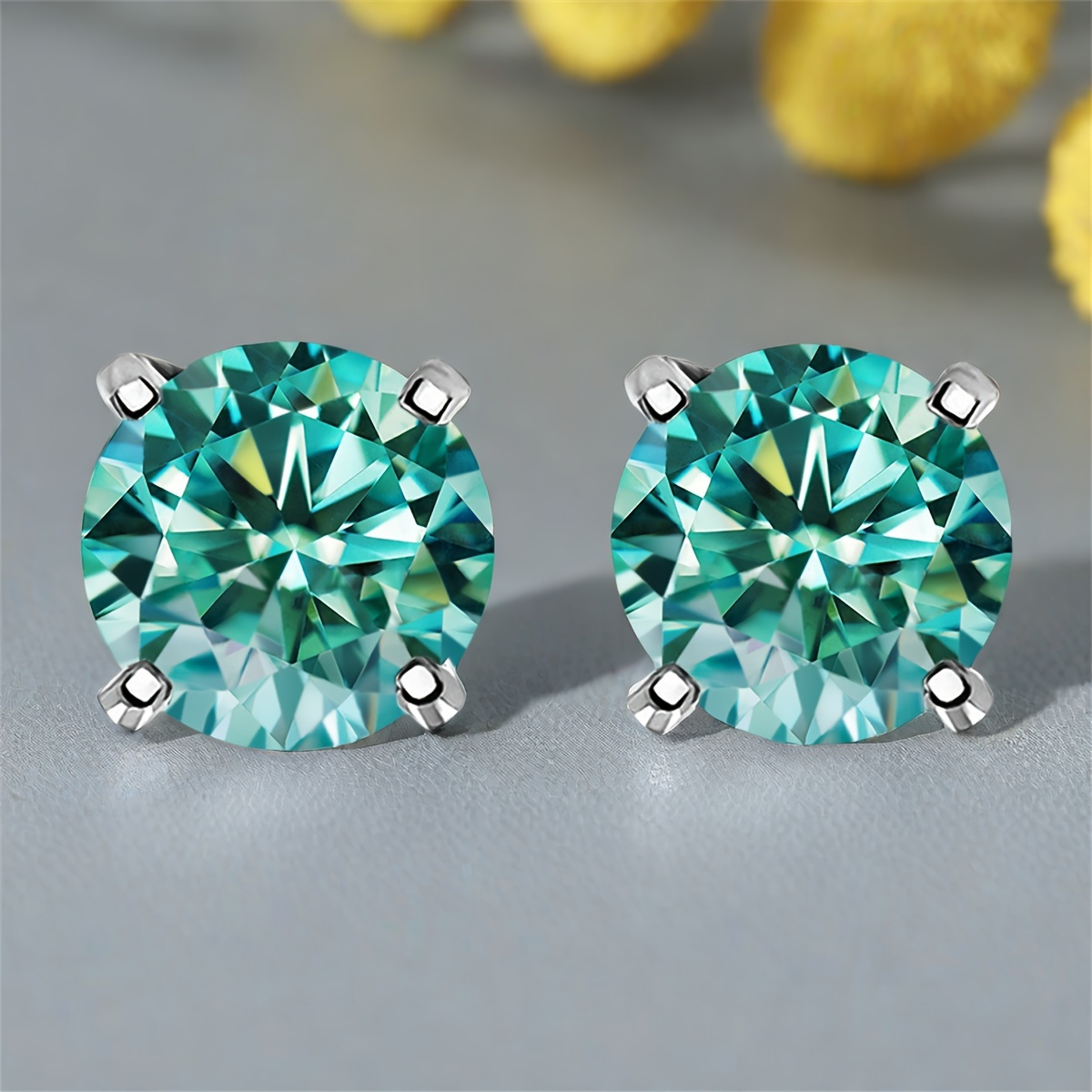 

S925 Silver Four- Stud Earrings Set With Synthetic Moissanite Gems 0.3ct.0.5ct.1ct.2ct.3ct Stylish And Elegant Women's Colored Earrings