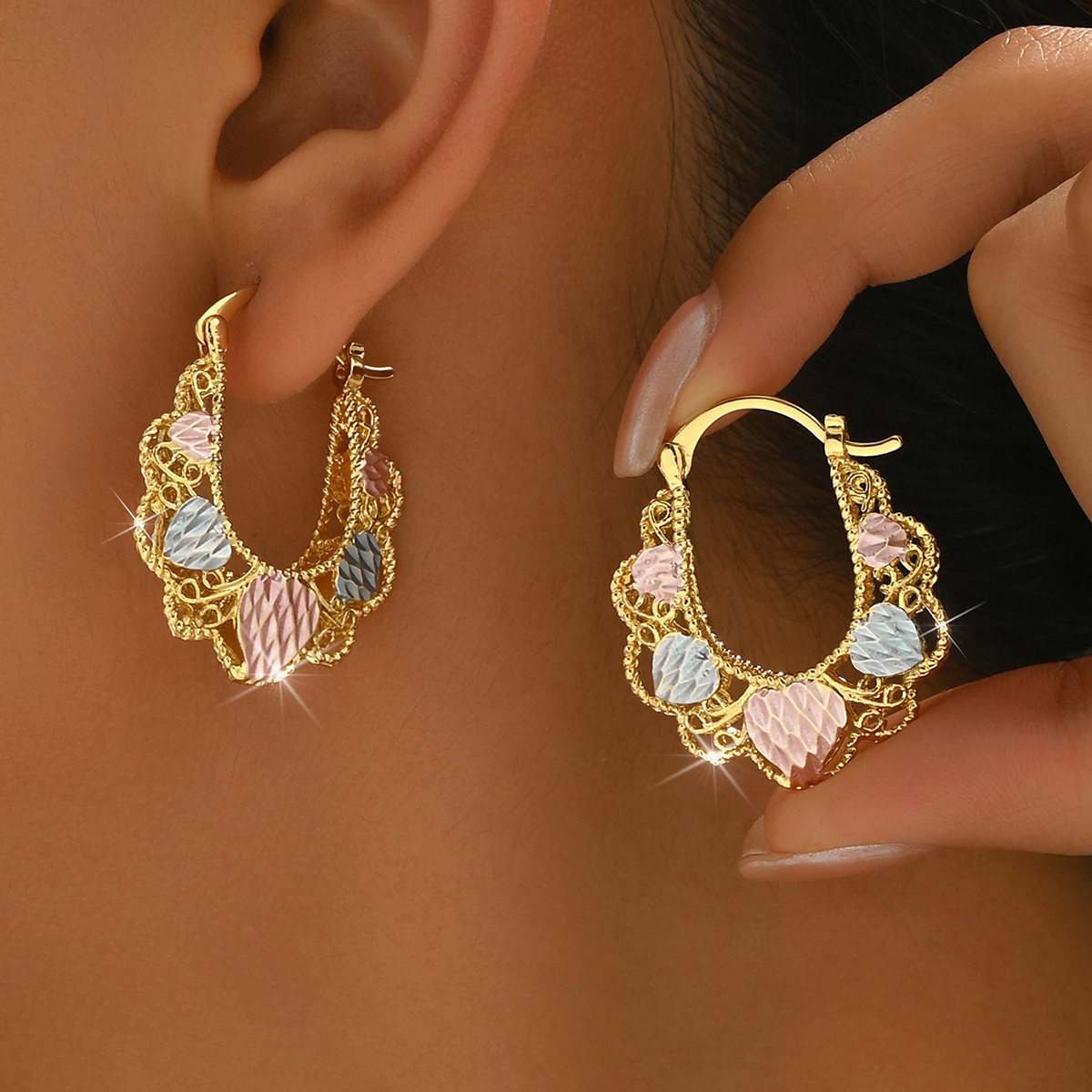 

1 Pair Of New Creative Hollow Out Women's Fashion Earrings, With A -shaped Women's Jewelry Fashion Jewelry, Paired With Daily Clothing Earrings