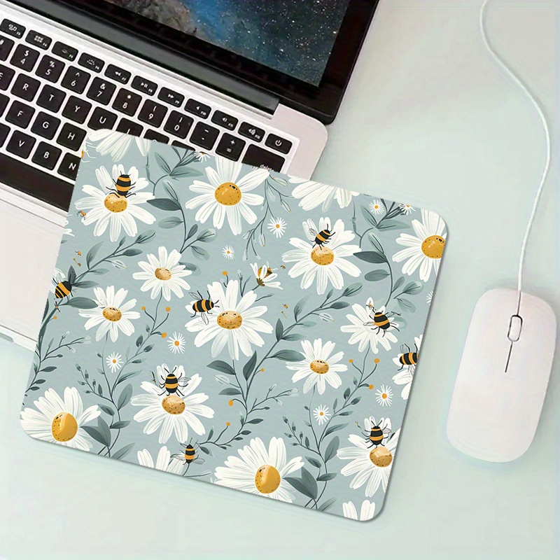 

1pc Daisy And Bee Printed Square Mouse Pad, Non-slip Office Desk Mat, Portable Comfortable Cartoon Thickened Rubber Pad For Gaming, Office, Study, Ideal Gift