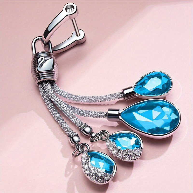 

A High-end Creative Keychain Waist Hanging, Inlaid With Artificial , Suitable For Women