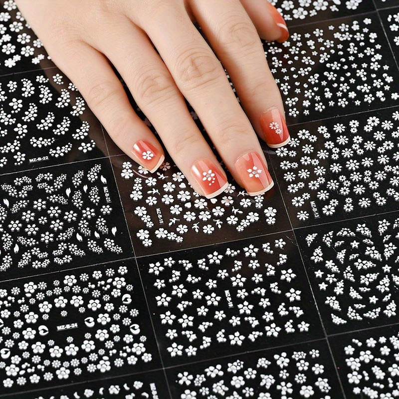 

Autocollants d'art des ongles en 3D Fantasy Floral - 5 feuilles de décalcomanies de fleurs blanches avec strass, finition brillante, accessoires d'ongles DIY à usage unique