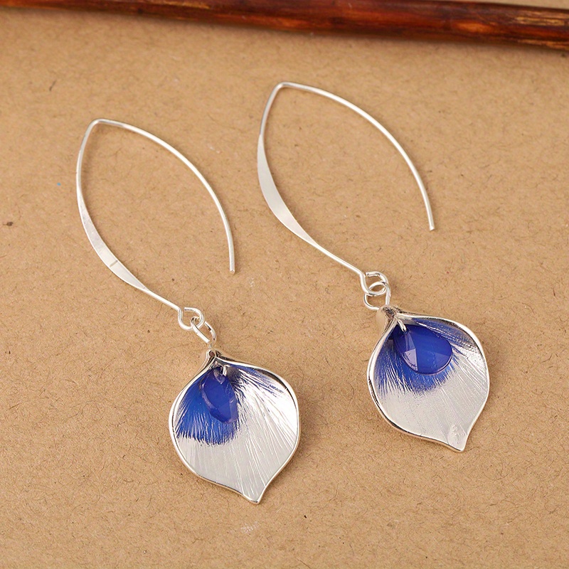 Delicate Petal Set With Blue Rhinestones For Women's Earrings.