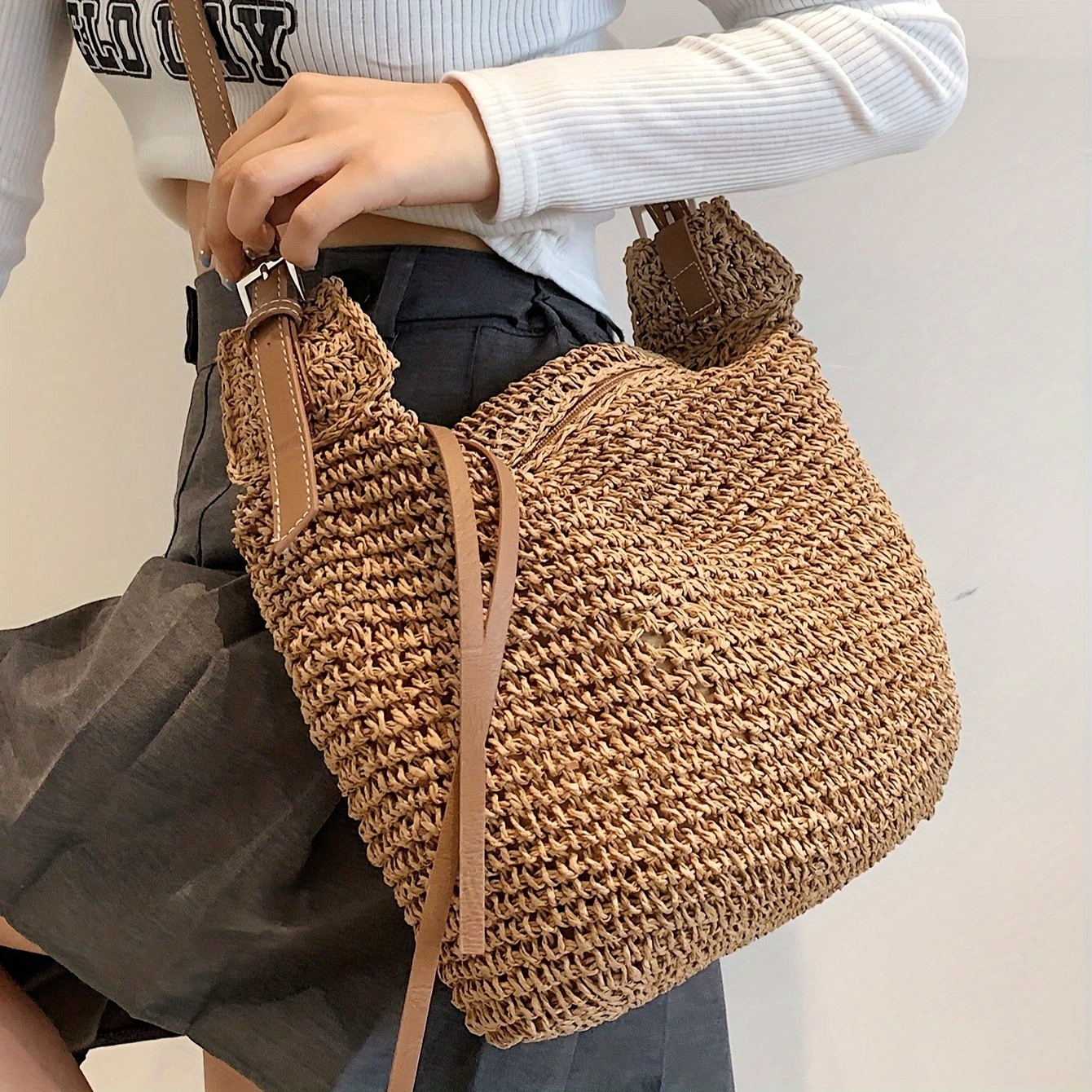 

Bohemian Chic Straw Shoulder Bag - Stylish Weave, Adjustable Crossbody, Womens Casual - Effortlessly Comfy &