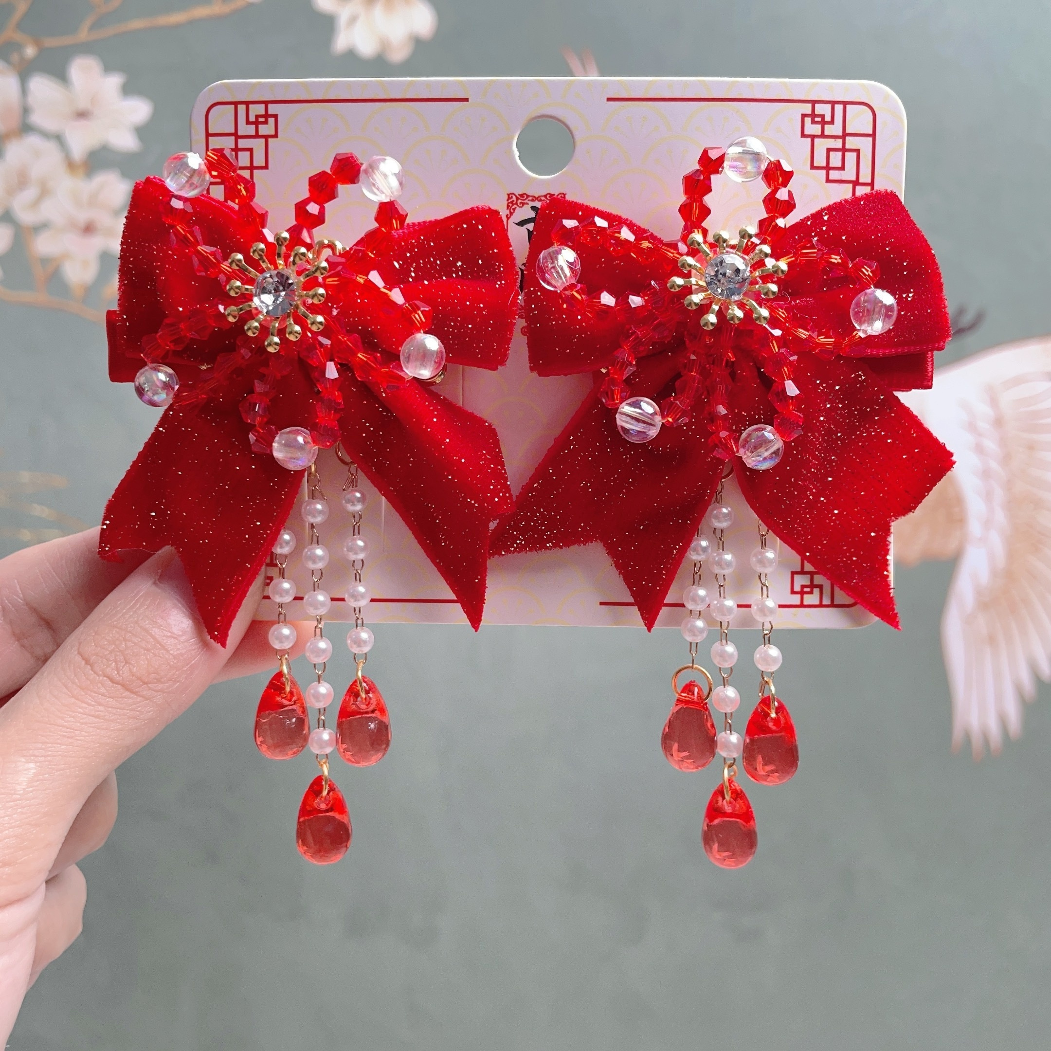 

1pair, Exquisite Unique Chinese Style Bright Red Hair Clips, Rhinestone Decor Water Drop & Strawberry Design Tassel Bow Hair Clips, Girls Christmas New Year Outdoor Party Supplies, Gift Photo Props