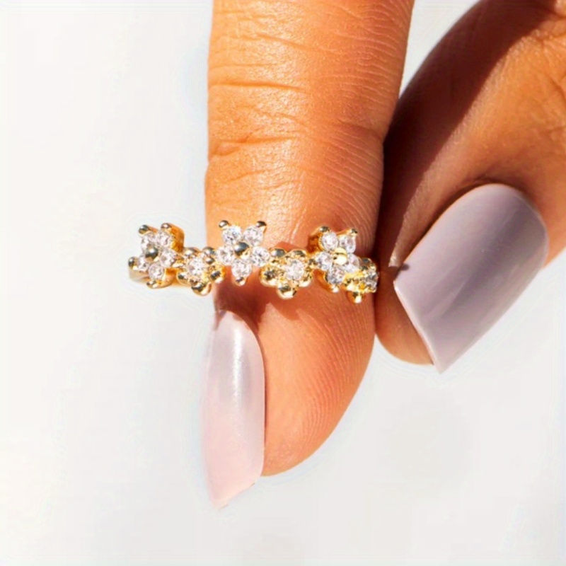 Women's Elegant Plated Flower Ring with Synthetic Zirconia