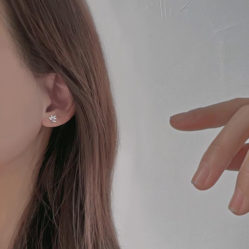 Leaf Stud Earrings with Rhinestones for Casual Attire