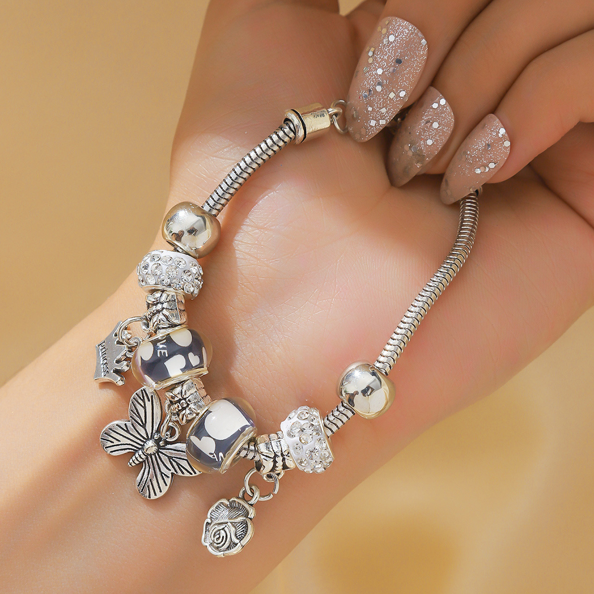 Image of Jewelry Women's Bracelet, Elegant, Cute, Gothic Style Bracelet, Alloy Material Bracelet, Suitable For Weddings, Birthday Gifts, Parties.