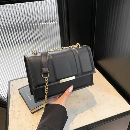 with our chic chain shoulder bag in 5 stunning colors any occasion