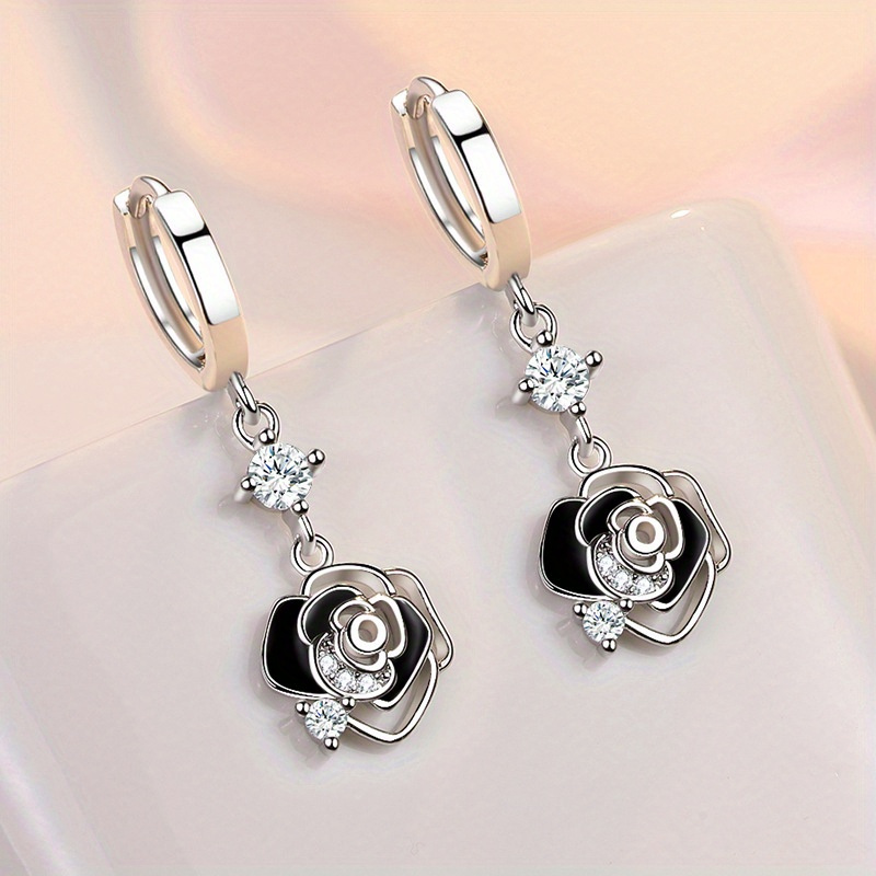 

A Pair Of Temperament Long Flower Earrings Suitable For Girls