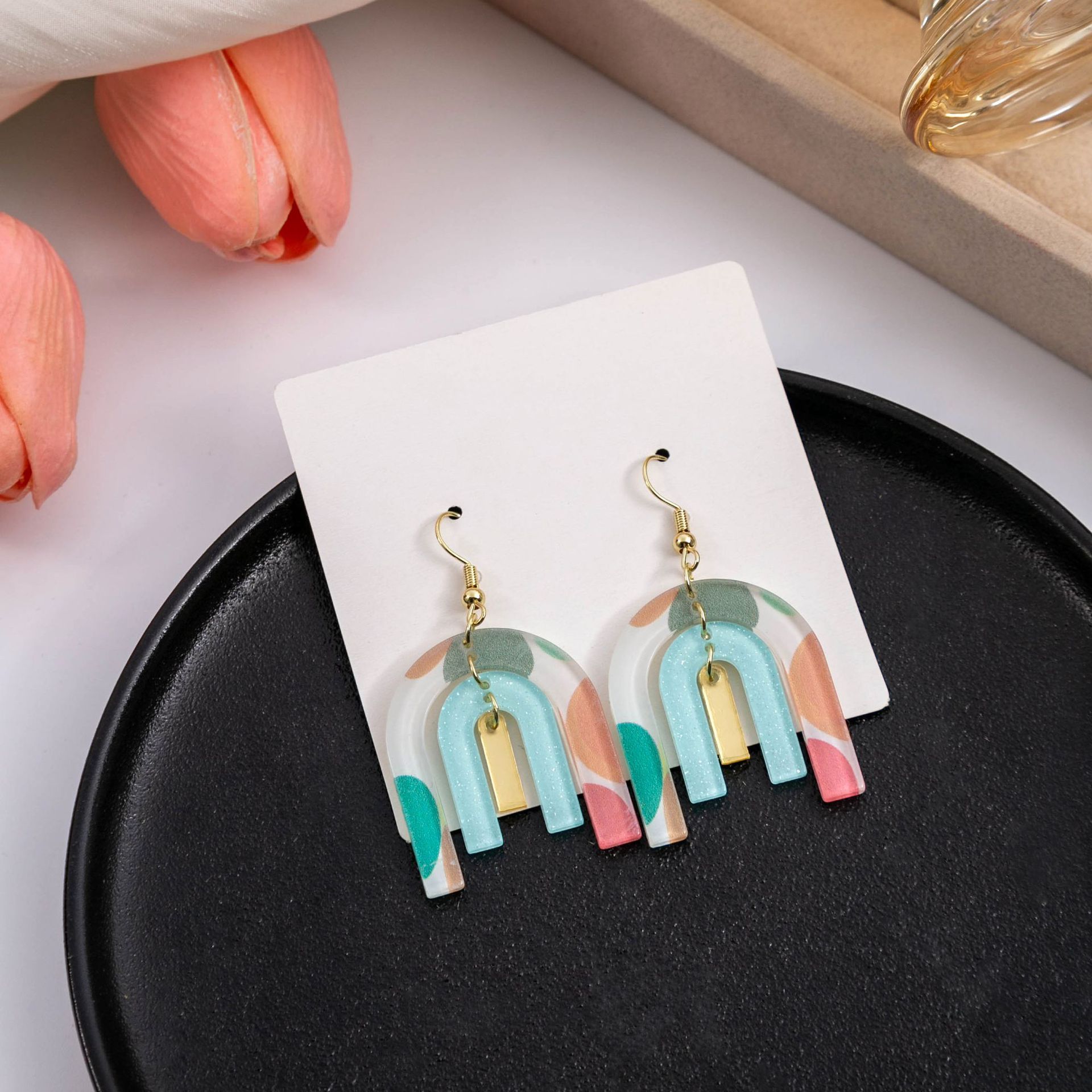 

1pc - Creative Acrylic -shaped Earrings Personality -color Sweet Ear Hook Female