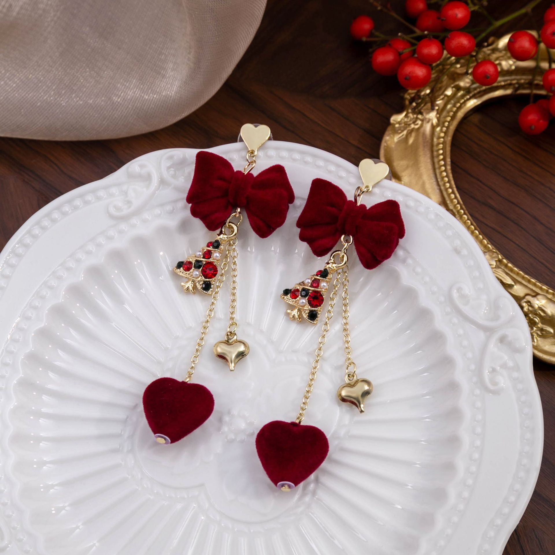 

1pc Silvery Needle Autumn And Winter New Red Bow Love Earrings Vintage Long Christmas Tree Love Earrings