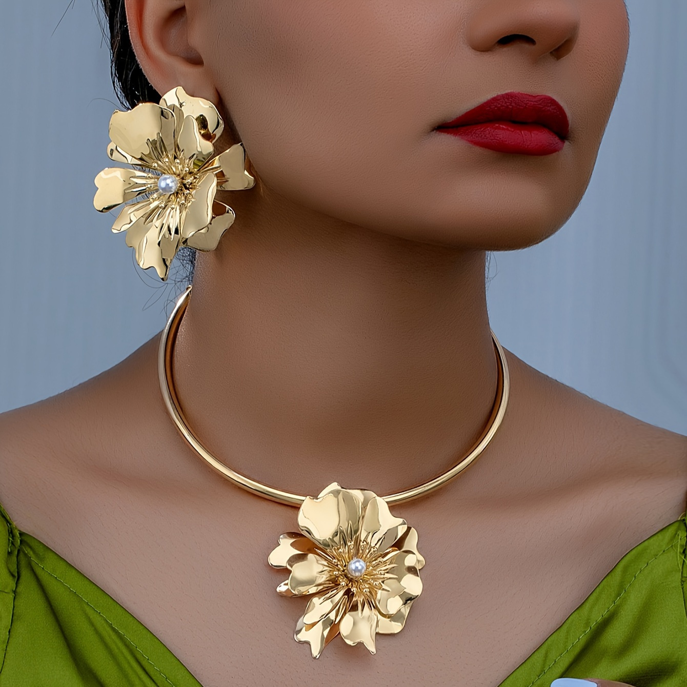 

Exaggerated Golden Flower Design Dangle Earrings & Collar Elegant Luxury Style Iron Jewelry Delicate Holiday Jewelry Set