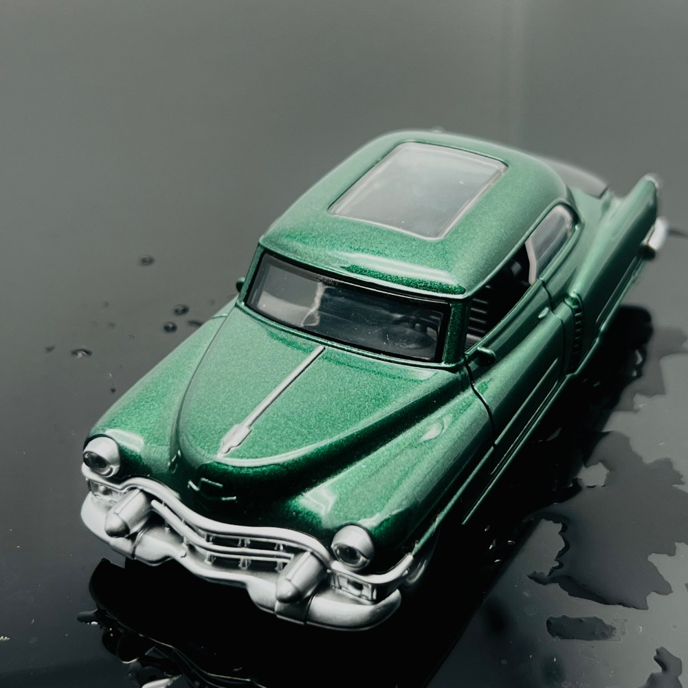 

Vintage Alloy Classic Car Model, Collectible Metal Automobile Replica, Nostalgic Retro Vehicle Ornament, Ideal For Party Display, Decorative Desktop Collectible, Non-electric