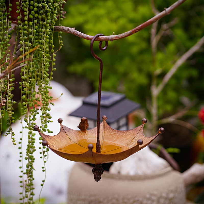 

Distributeur d'aliments en forme d'ombrelle métallique rustique, bain et plat à nourriture pour oiseaux suspendu à l'extérieur, accessoire de jardin patio décoratif, sans batterie requise, sans fil