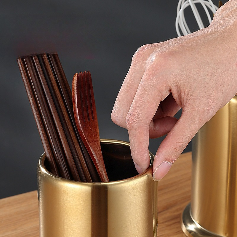 

1pc Golden Stainless Steel Chopsticks Holder, Modern Simple Bamboo Chopsticks Storage Box With Drainage Hole, Industrial Food Service Tableware Utensil Holder, Durable Stainless Steel Material