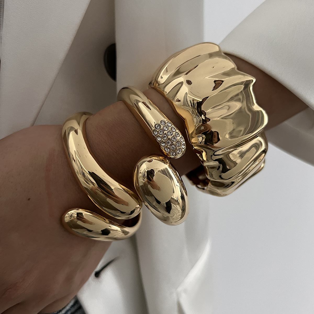 

A Liquid Wide Bracelet - Vintage Alloy Drop Hug Open Bracelet