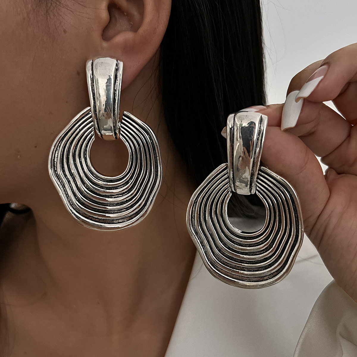 TEMU A Pair Of Exaggerated Irregular Geometric Round Earrings With A French Vintage Texture, Giving A Sense Of Niche