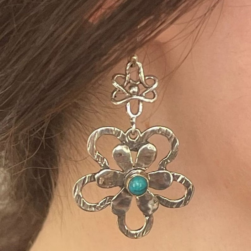 E-shop 1 Paar niedliche Retro-Ohrringe mit eingelegtem synthetischem Türkis-Blumenanhänger, kreatives Damen-Accessoire geeignet für Hochzeiten, , Dates