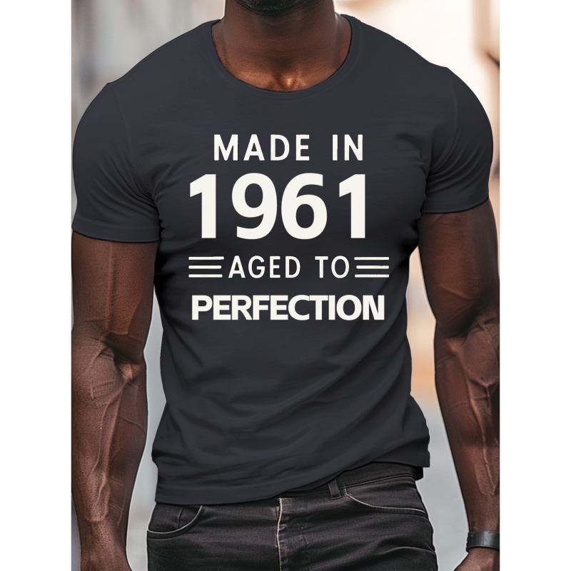 

1pc T-shirt décontracté à col rond pour homme - Imprimé " to " d'inspiration vintage 1961, Tissu en de polyester légèrement extensible, Coupe regular, Motif géométrique, Haut léger d'été