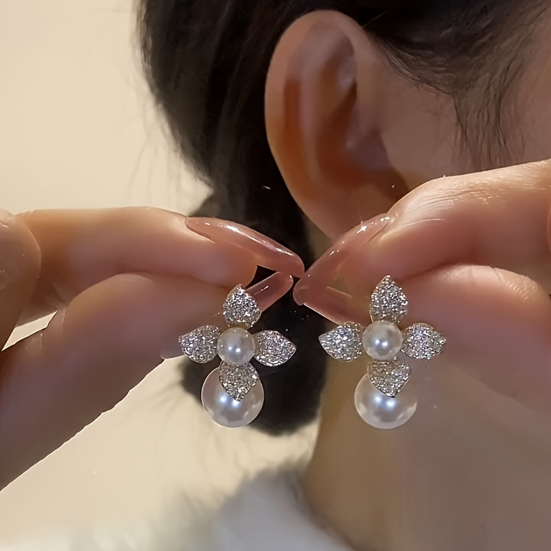 

Elegant Sparkling Rhinestone Flower Leaf Drop Earrings With Pearl Accent For Women - Versatile Dangle Earrings Suitable For And Gift-giving - Alloy Ear Needle, No Plating