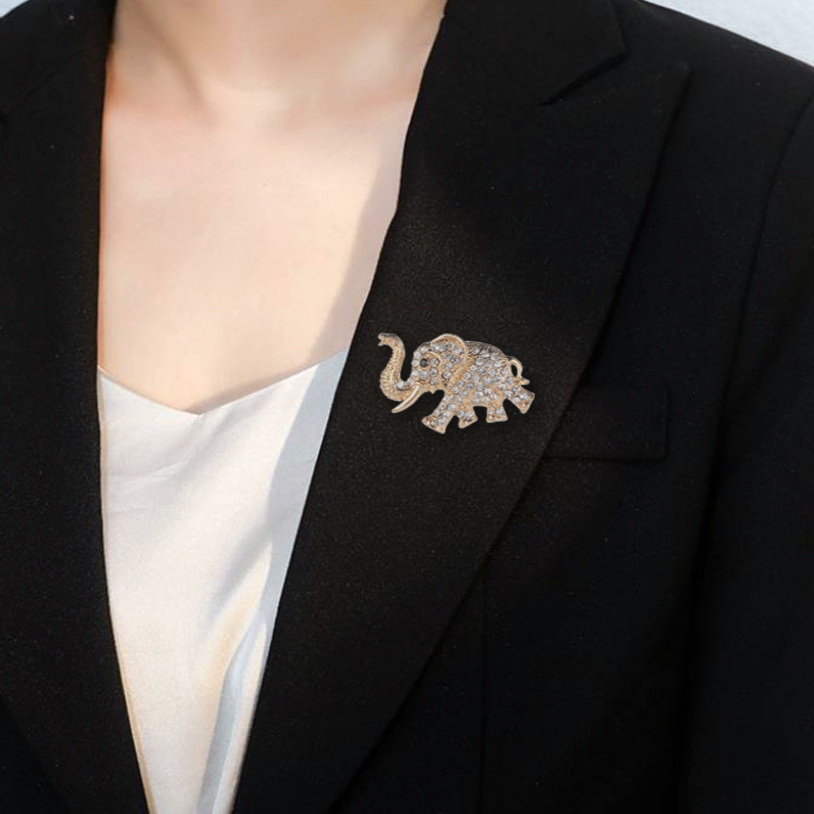 Broche éléphant métal doré, strass swarovski VINTAGE