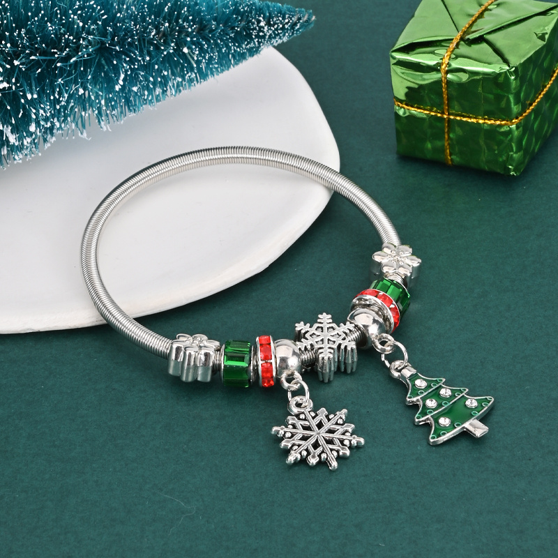 

Christmas Charm Bracelet For Women - Stainless Steel Elastic Bangle With Snowflake And Tree Pendants, Resin Bead Accents, Boho Style Alloy Jewelry, No Plating - Festive Cuff For Holiday Party Gifts