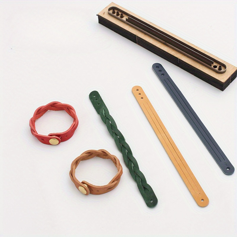 

Three-strand Bracelet Cutting Die + Wooden Board Handmade Diy Leather Art Cutting Template