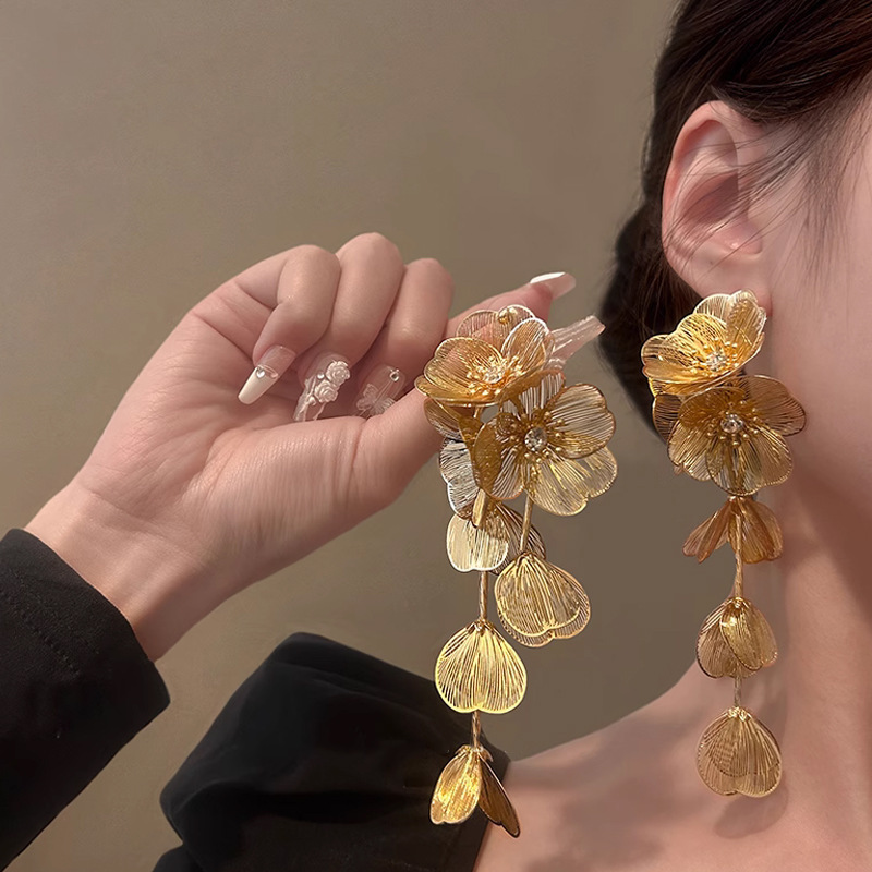 TEMU A Pair Of Unique Long Earrings - Vintage Bridal Wedding Dress Accessories With A Sense Of Luxury Flower Ear Drops