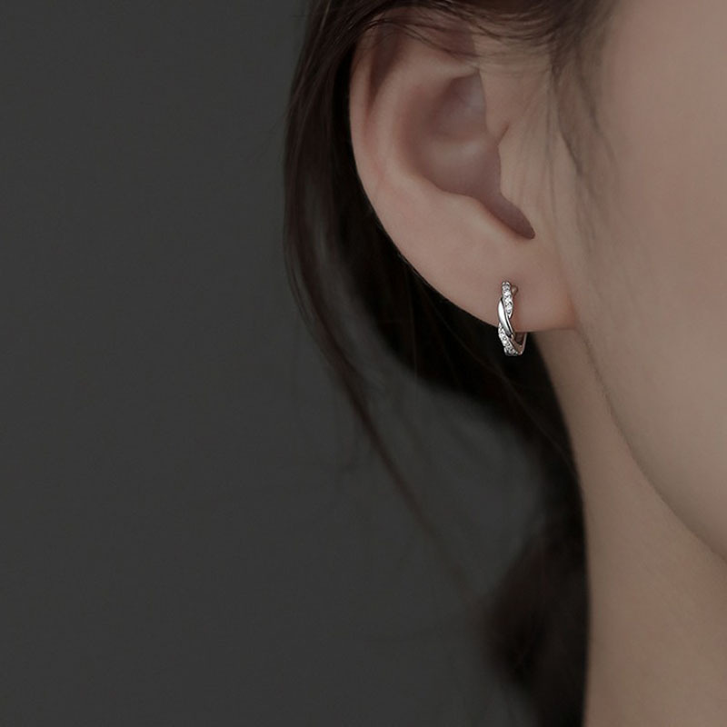 

Of 925 Silvery Zirconia,