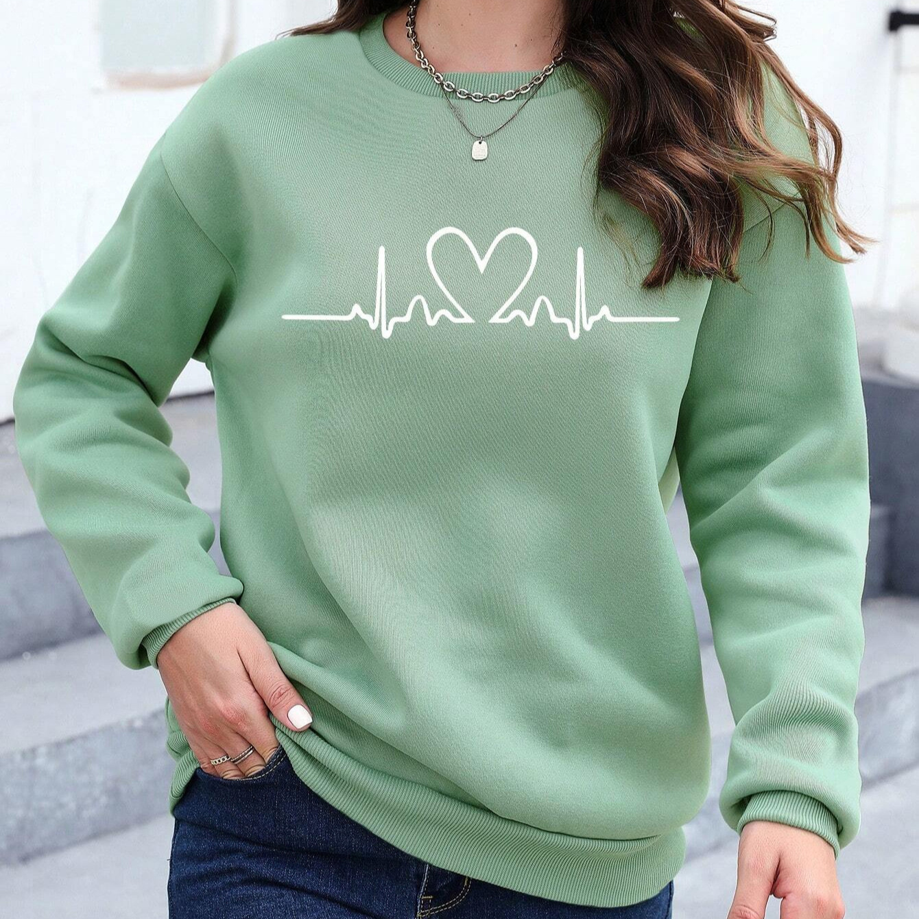 

Cozy Fleece-lined Heart Print Sweatshirt For Women - Casual Crew Neck Pullover, Fall & Winter