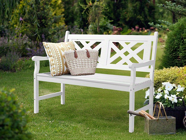 Wooden Bench with a White Geometric Backboard in The Natural Color of Poplar Wood